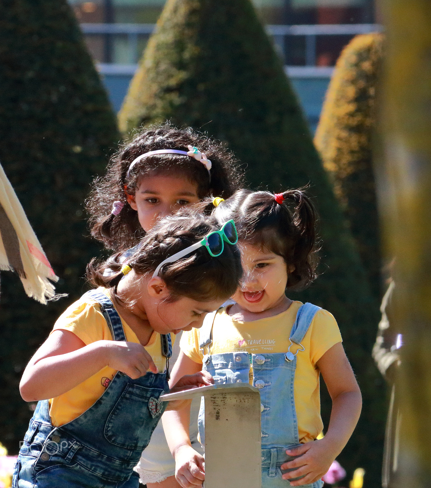 Canon EF-S 55-250mm F4-5.6 IS II sample photo. The three minions photography