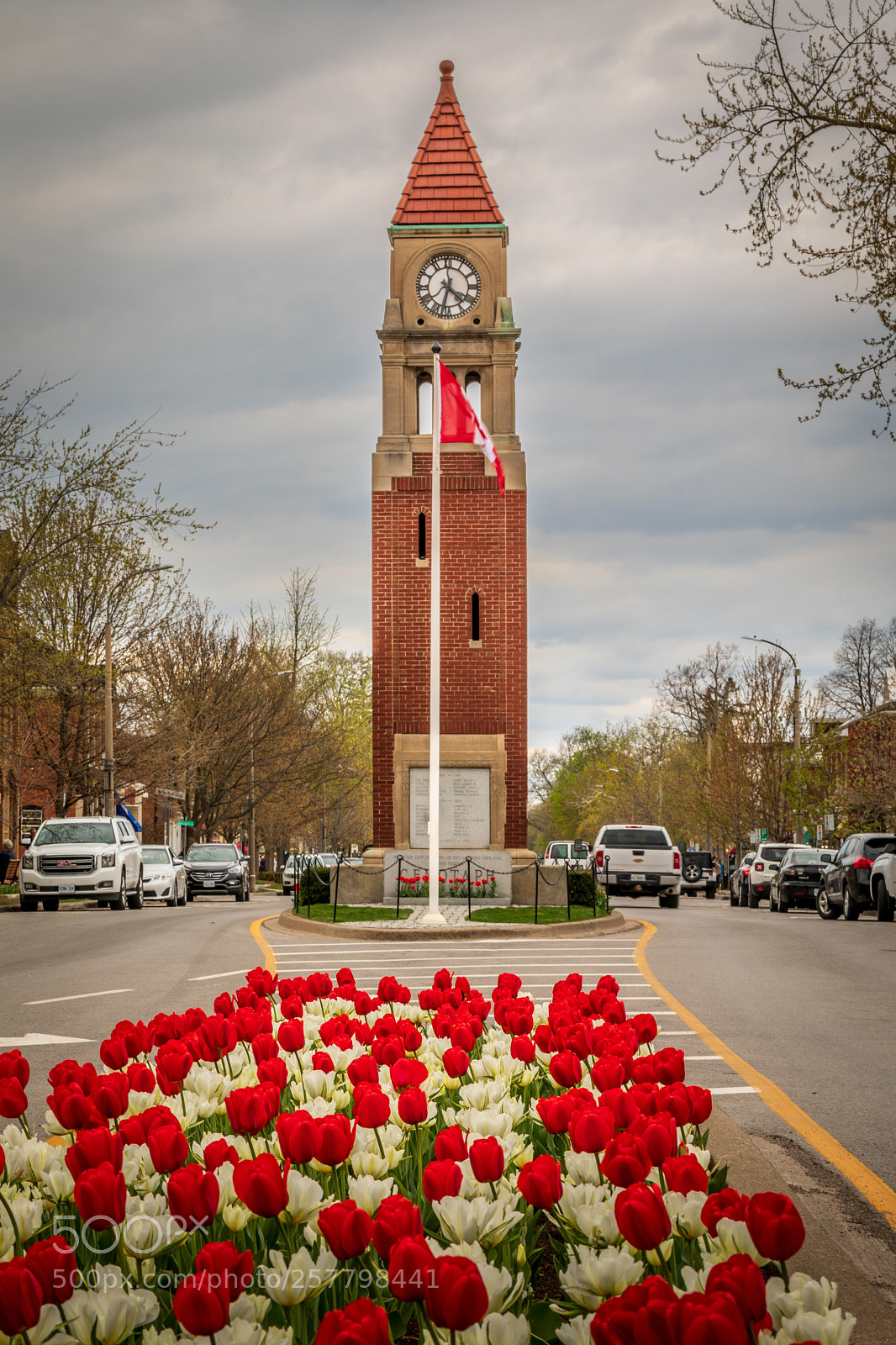 Canon EOS 5D Mark IV sample photo. Cenotaph and clock tower photography