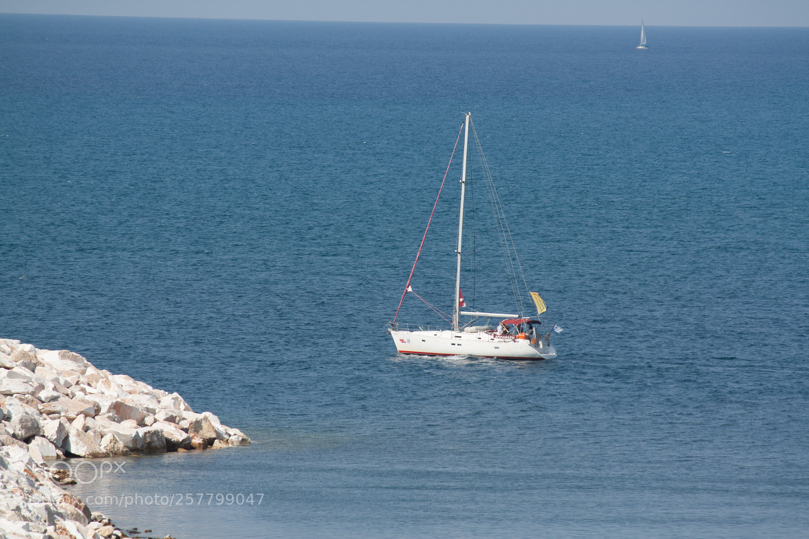 Canon EOS 450D (EOS Rebel XSi / EOS Kiss X2) sample photo. Sailboat at sea photography