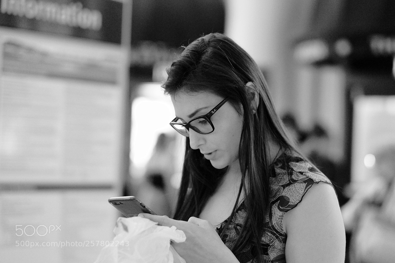 Fujifilm X-T1 sample photo. Looking through the glasses photography