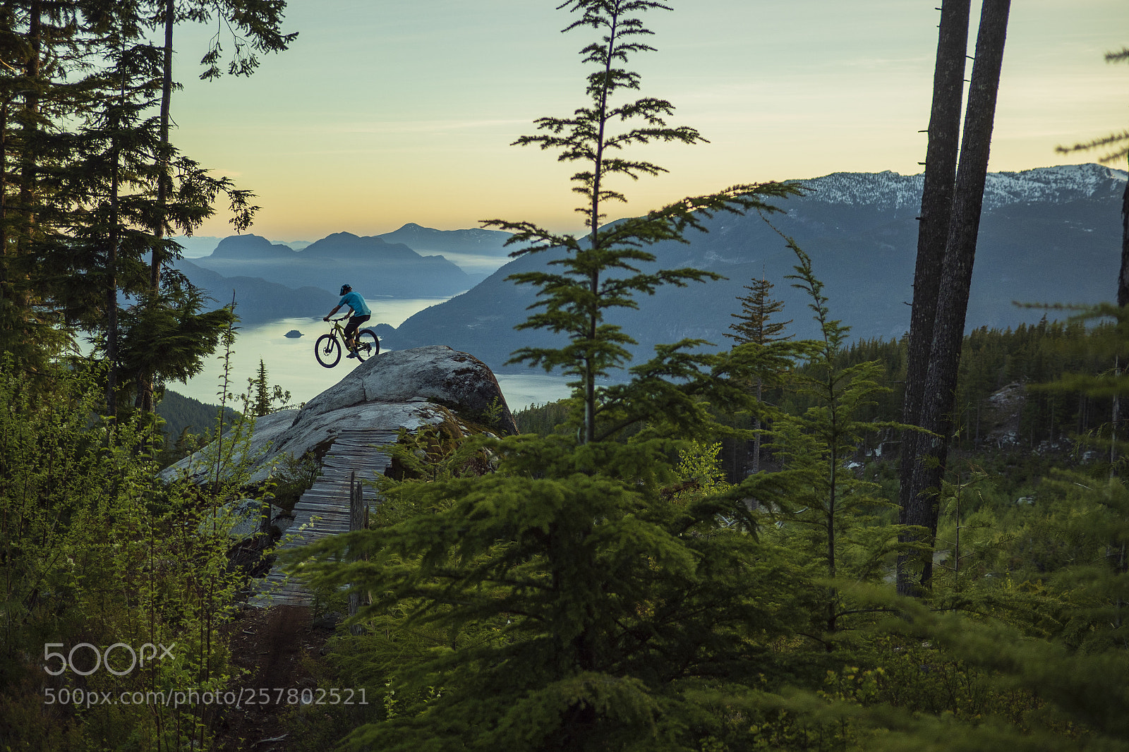 Olympus OM-D E-M5 II sample photo. Squamish bc sunset lap photography