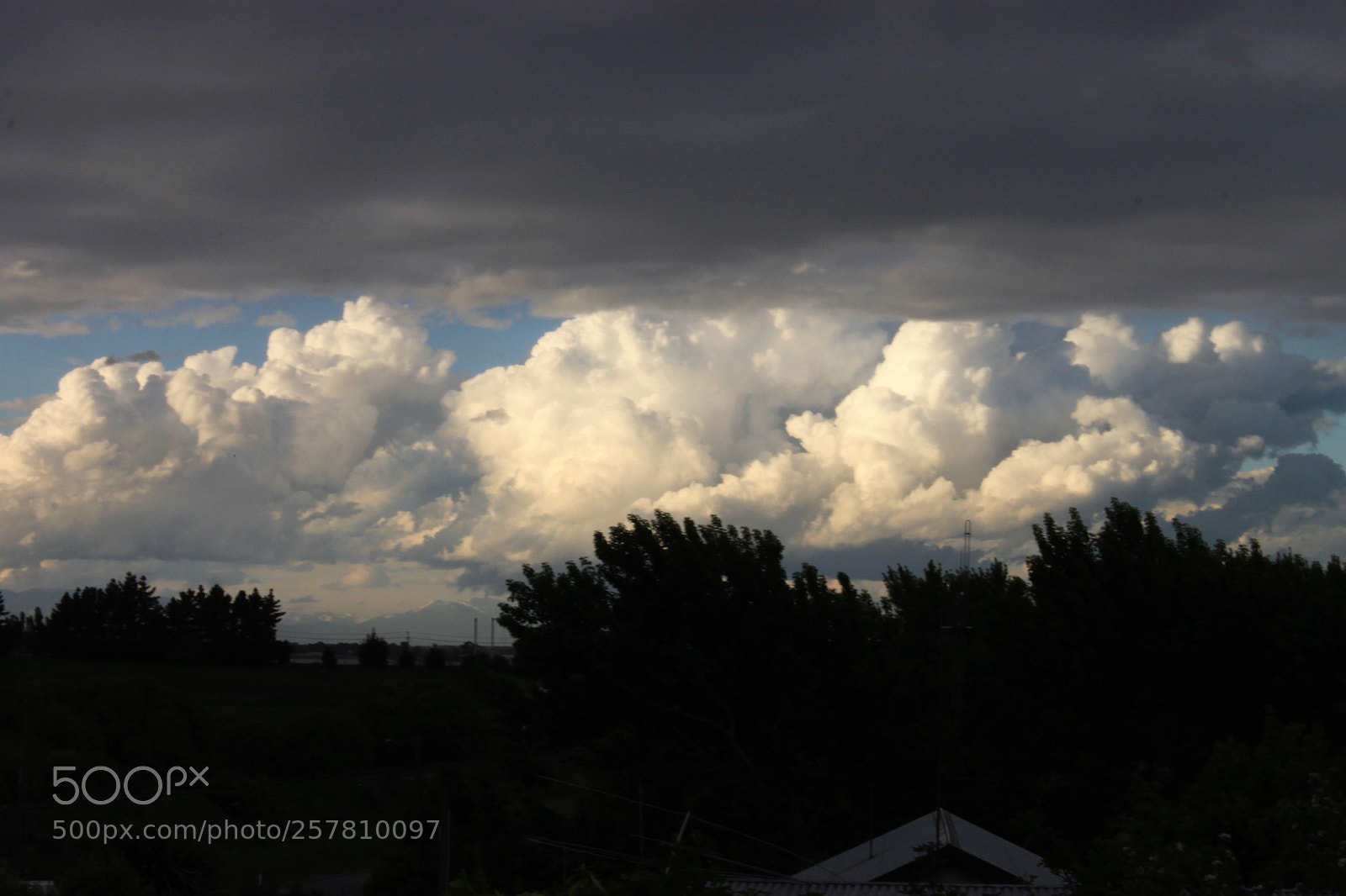 Canon EOS 500D (EOS Rebel T1i / EOS Kiss X3) sample photo. Cloud formation photography