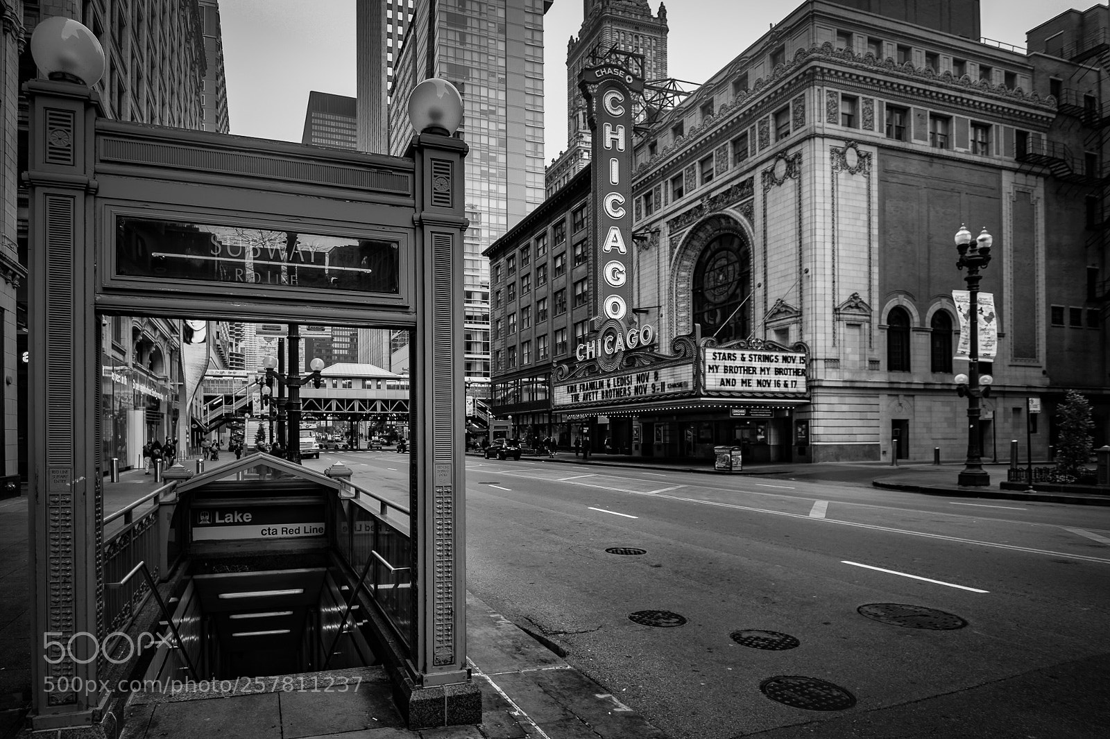 Canon EOS 800D (EOS Rebel T7i / EOS Kiss X9i) sample photo. Chicago theater photography
