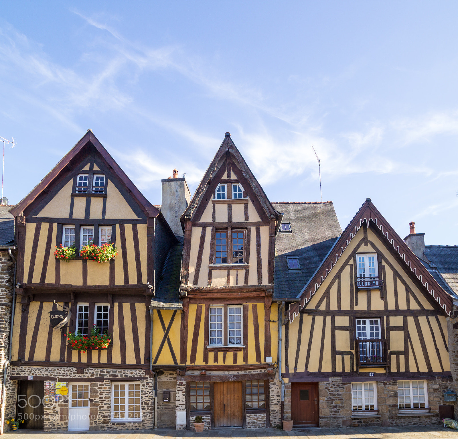 Canon EOS 600D (Rebel EOS T3i / EOS Kiss X5) sample photo. Three medieval sisters photography