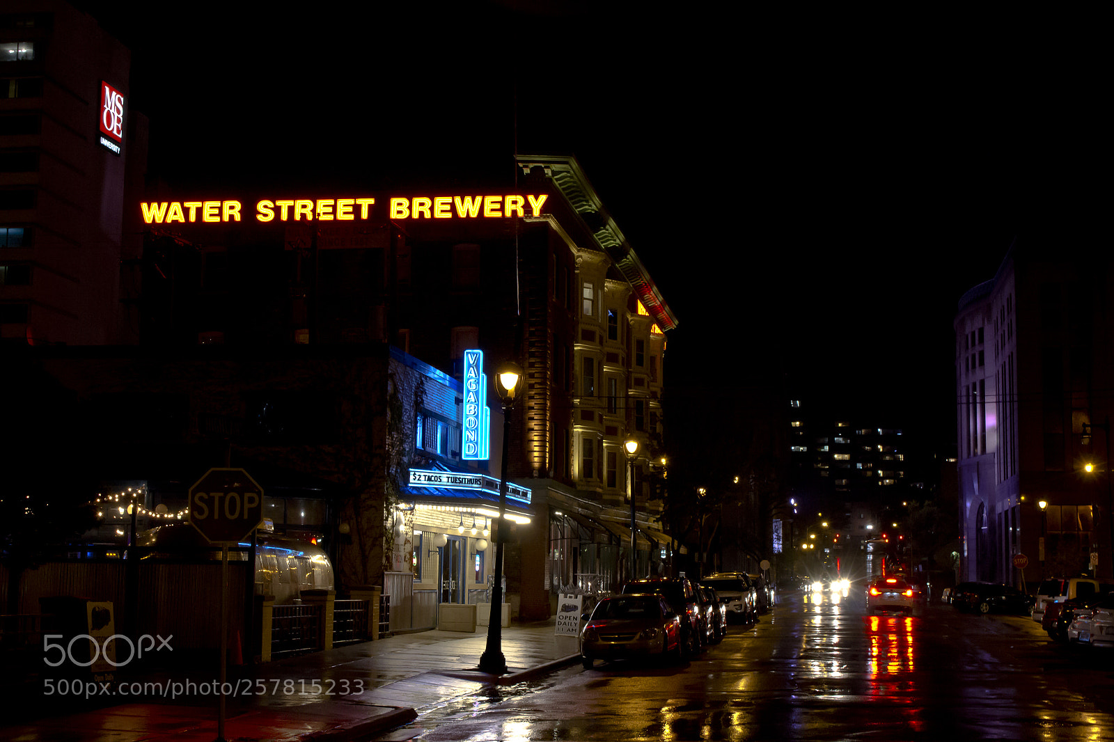 Canon EOS 100D (EOS Rebel SL1 / EOS Kiss X7) sample photo. Rainy night photography