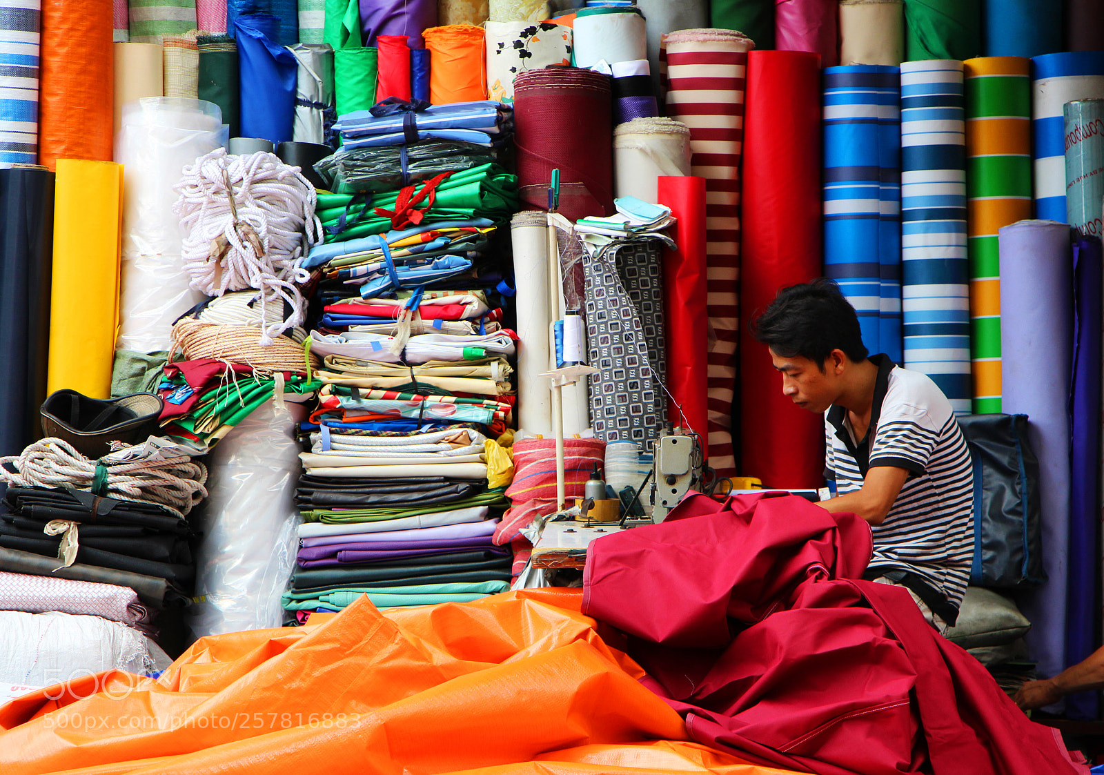 Canon EOS 650D (EOS Rebel T4i / EOS Kiss X6i) sample photo. Roll fabric man sewing photography