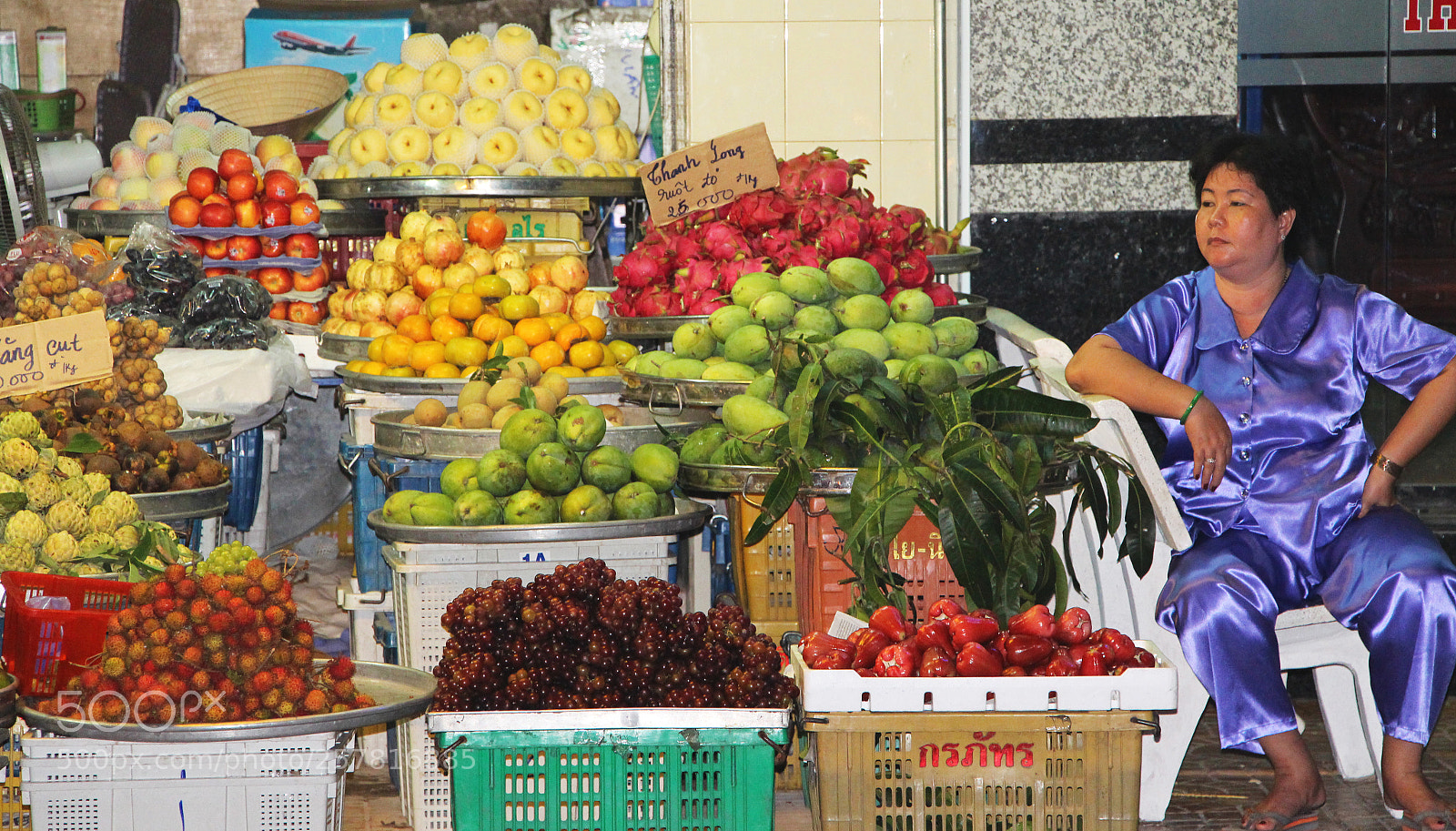 Canon EOS 650D (EOS Rebel T4i / EOS Kiss X6i) sample photo. Street food vendor fruit photography