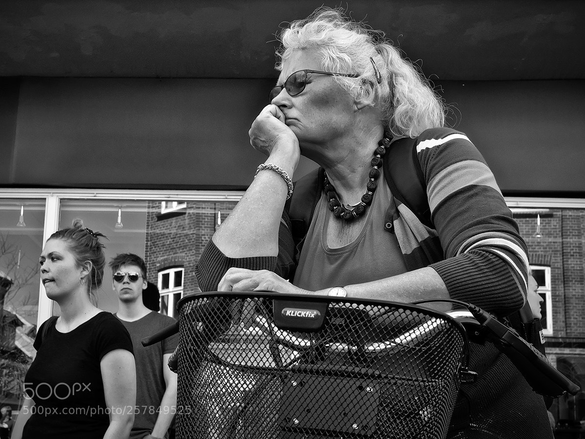 Fujifilm X-Pro2 sample photo. Listening biker photography