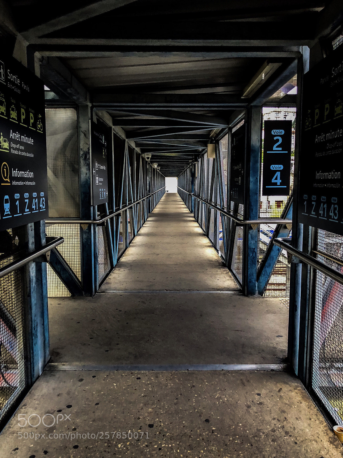 Apple iPhone X sample photo. Train station - poitiers (86) photography