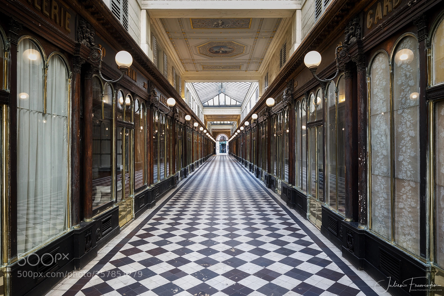 Canon EOS 5D Mark IV sample photo. Galerie véro-dodat, paris photography
