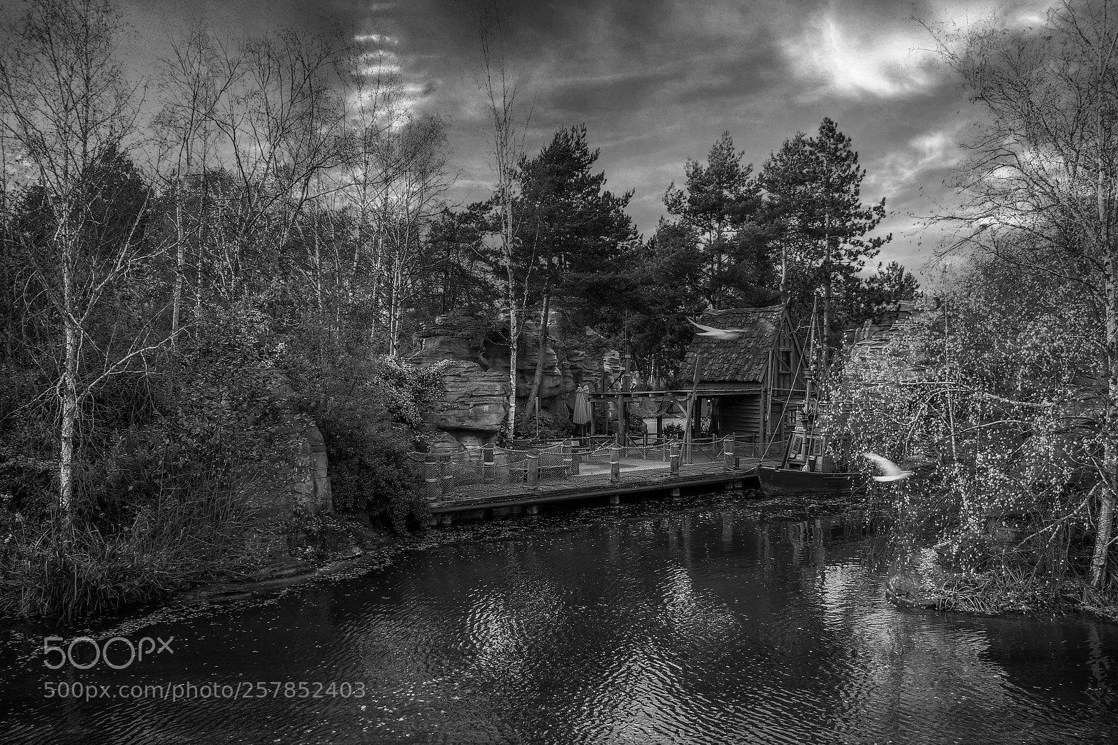 Canon EOS 550D (EOS Rebel T2i / EOS Kiss X4) sample photo. Lake and fisherman cabin photography