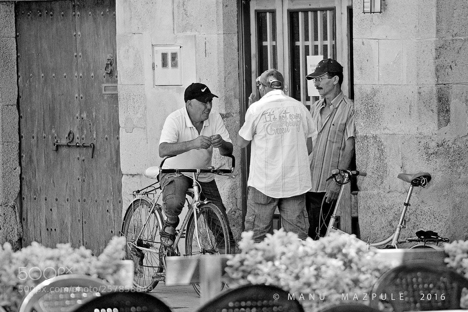 Canon EOS 70D sample photo. 370. girona. catalunya... people photography