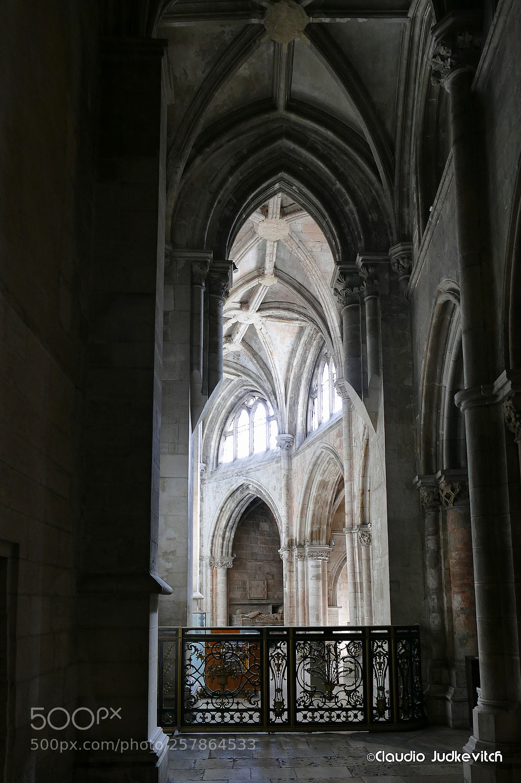 Panasonic Lumix DMC-FZ1000 sample photo. Lisbon cathedral photography