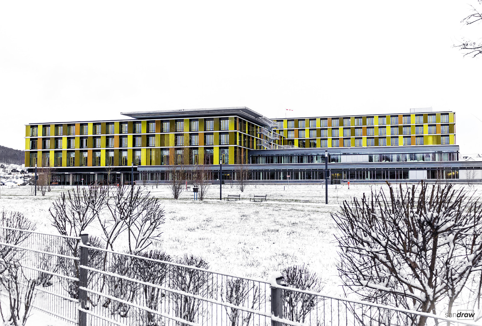 Canon EOS 700D (EOS Rebel T5i / EOS Kiss X7i) sample photo. Contrast in the snow photography