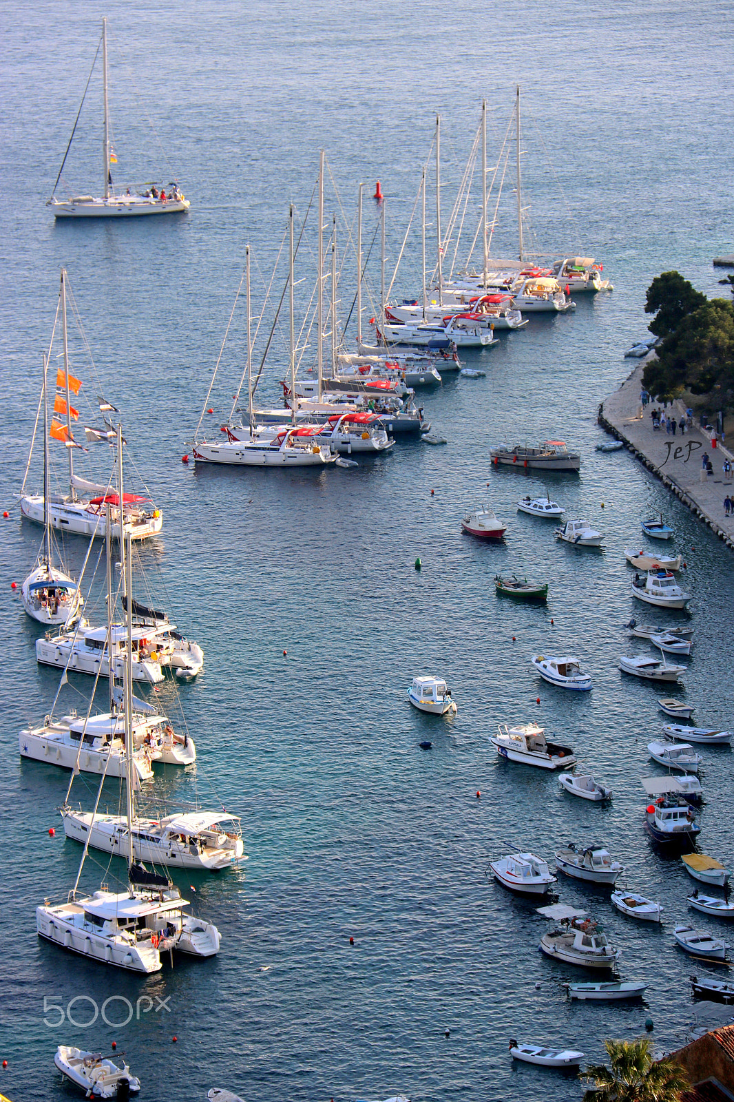 Canon EOS 760D (EOS Rebel T6s / EOS 8000D) sample photo. Crowded parking (hvar, croatia) photography