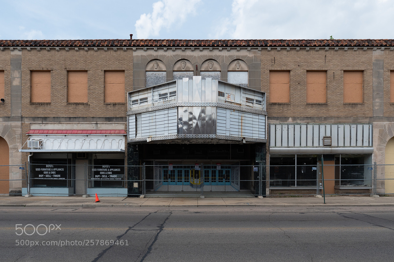 Panasonic Lumix DC-G9 sample photo. Strand theater's last days photography