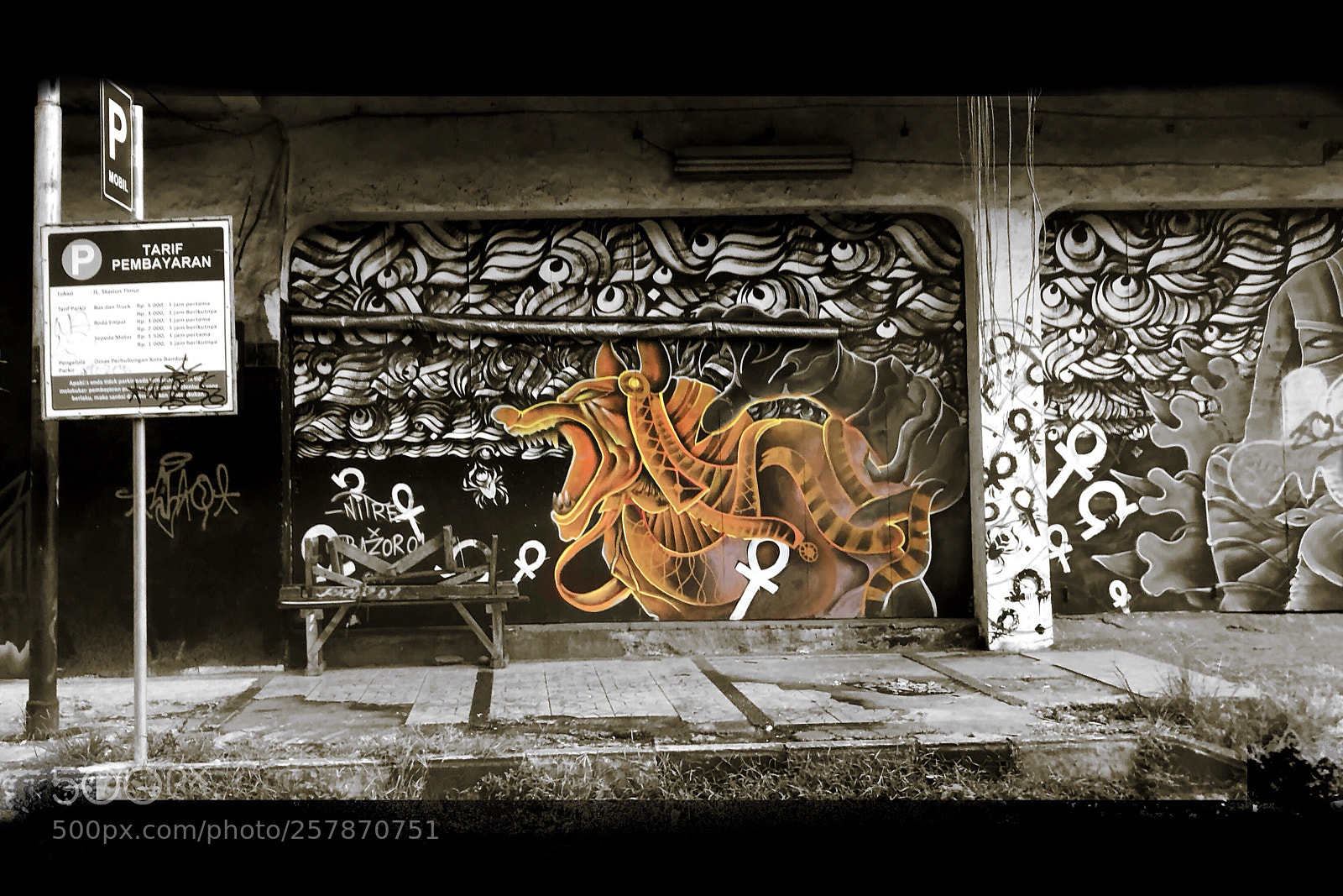 Apple iPhone X sample photo. Graffiti  photography