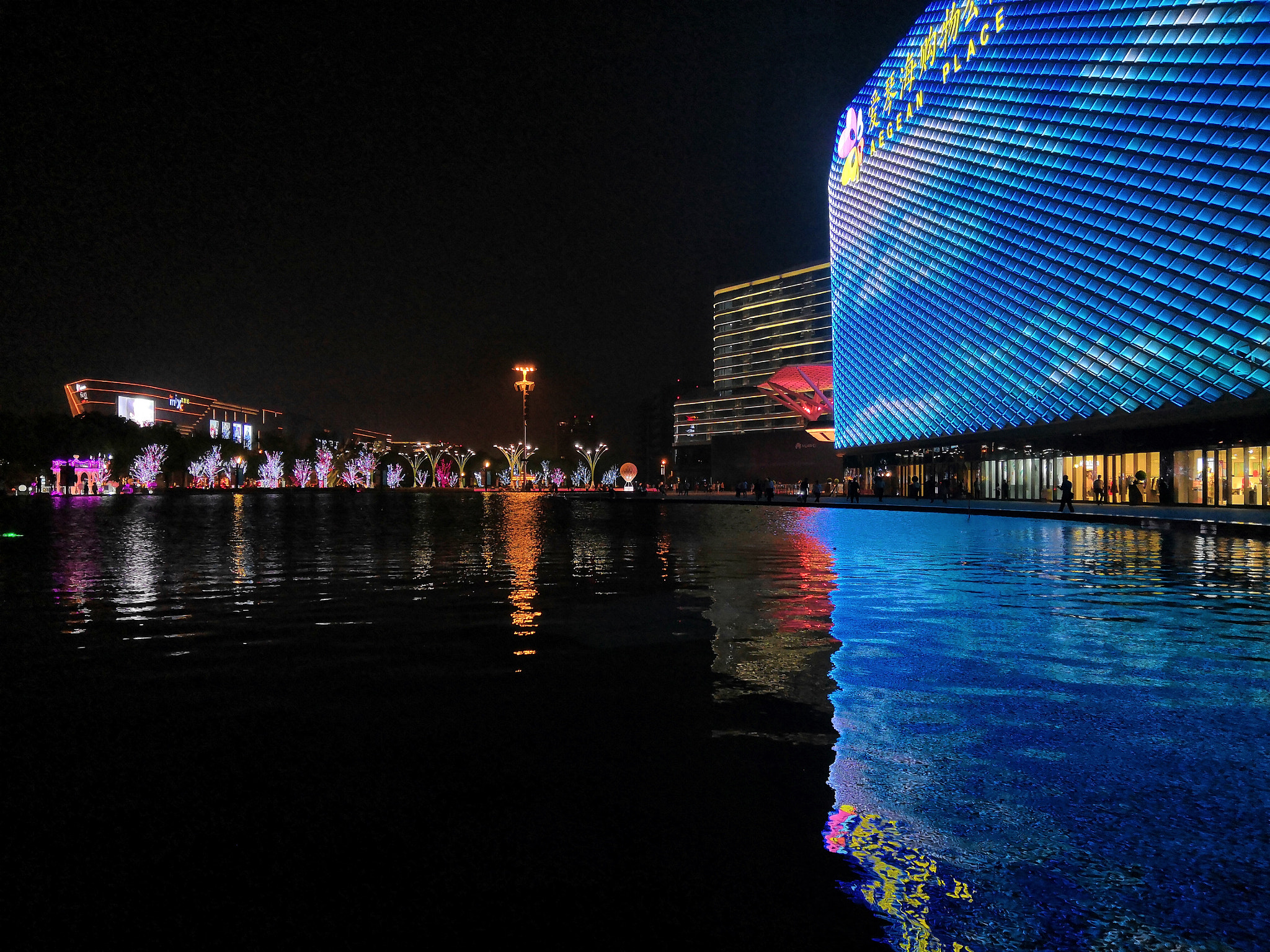 HUAWEI Honor 10 sample photo. Shopping mall in night photography