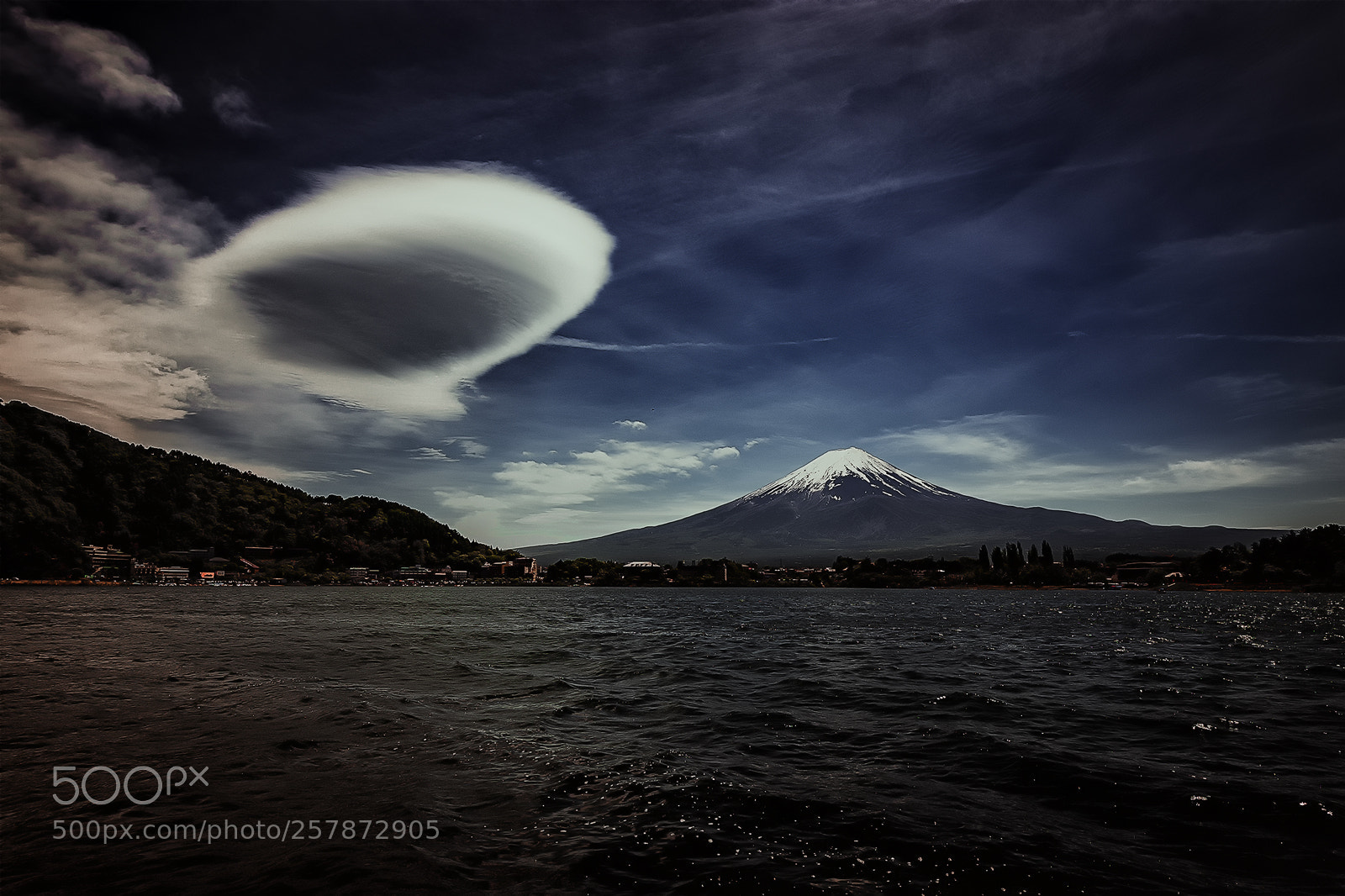 Canon EOS 6D sample photo. Dynamic cloud photography