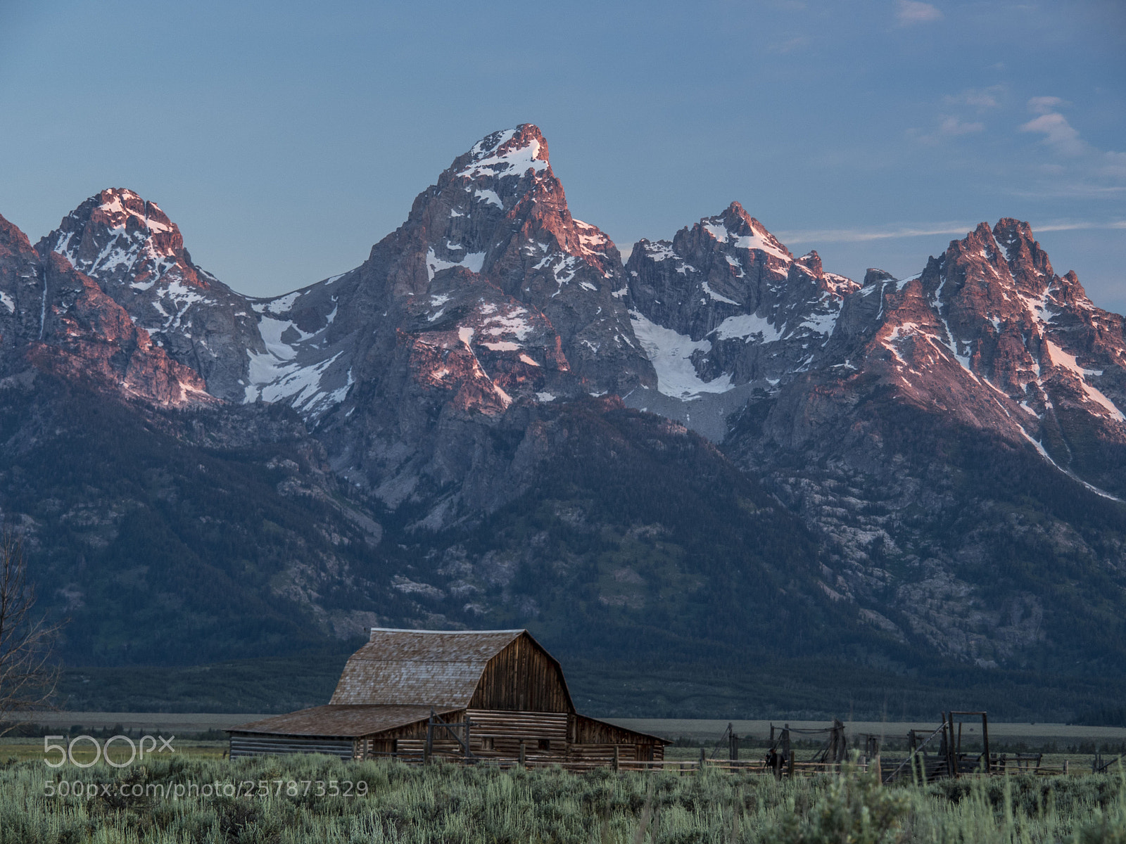 Olympus OM-D E-M5 II sample photo. That barn in wyoming photography
