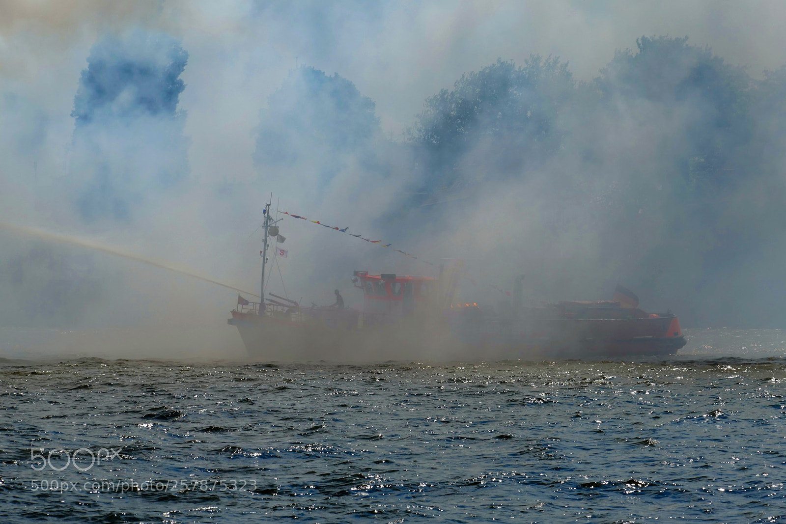 Panasonic Lumix DMC-FZ1000 sample photo. Fireboat photography