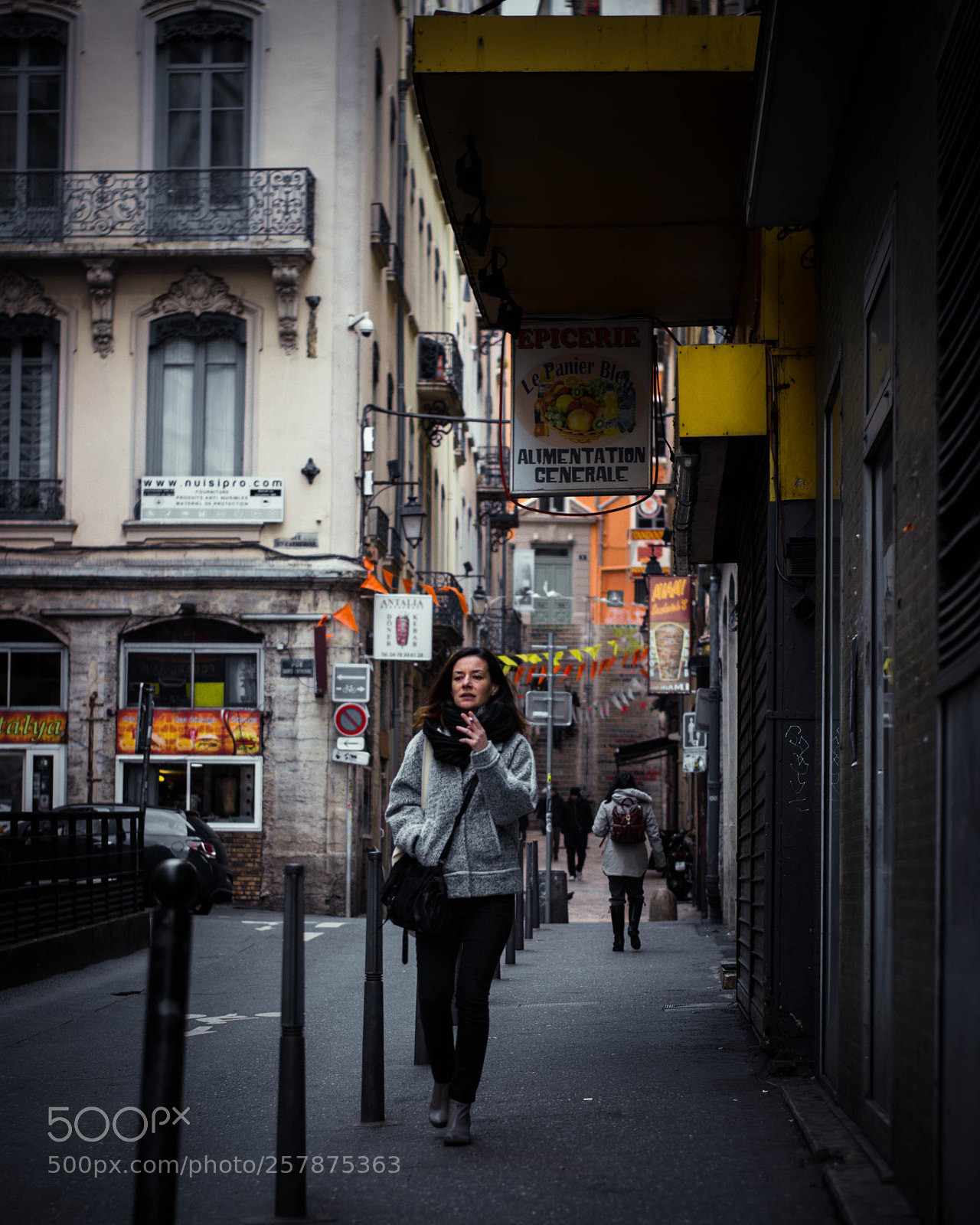 Canon EOS 600D (Rebel EOS T3i / EOS Kiss X5) sample photo. Candid woman photography