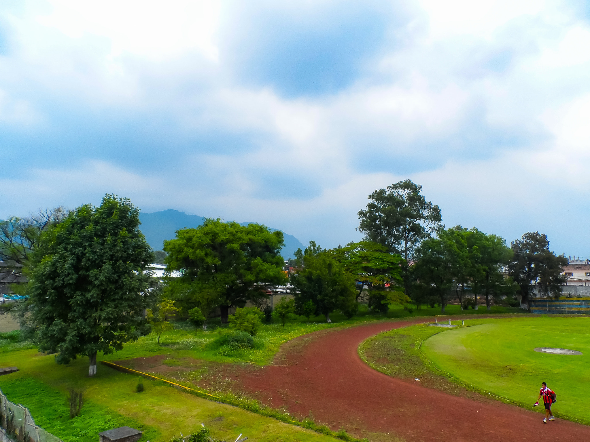 Samsung WB150 / WB150F / WB152 / WB152F / WB151 / WB151F / WB140 sample photo. Walking through nature photography