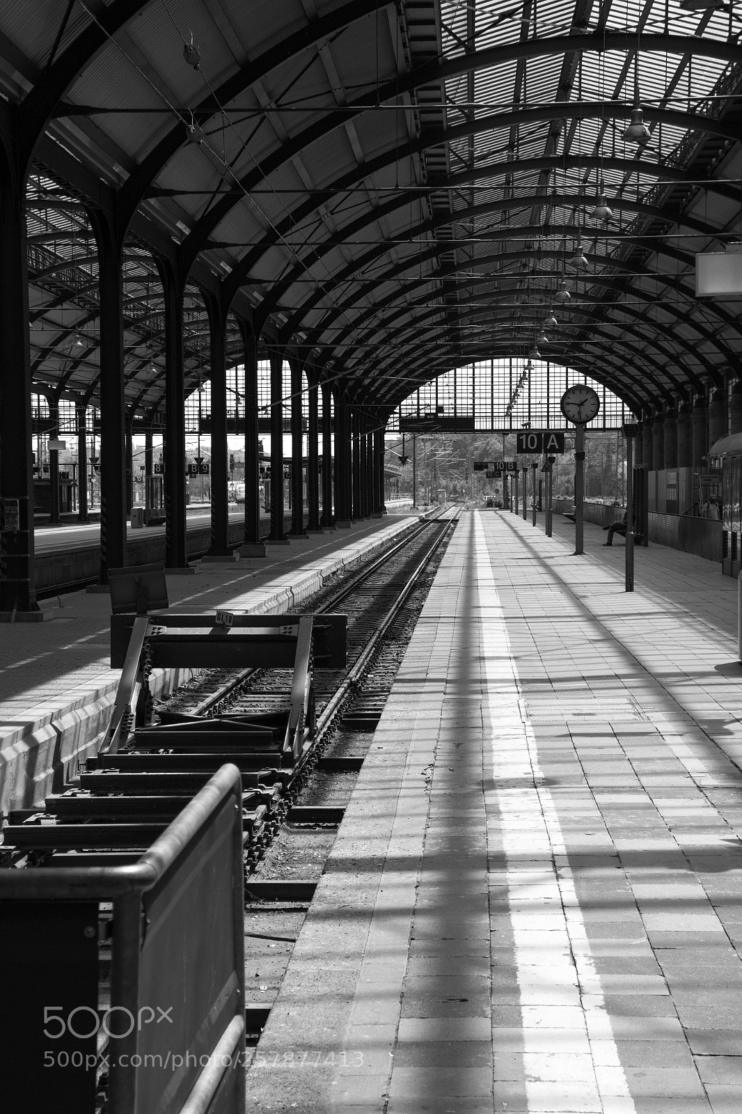 Canon EOS 600D (Rebel EOS T3i / EOS Kiss X5) sample photo. Train station photography