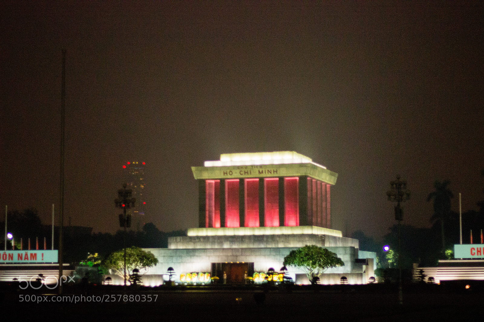Canon EOS 600D (Rebel EOS T3i / EOS Kiss X5) sample photo. Hochiminh mausoleum photography
