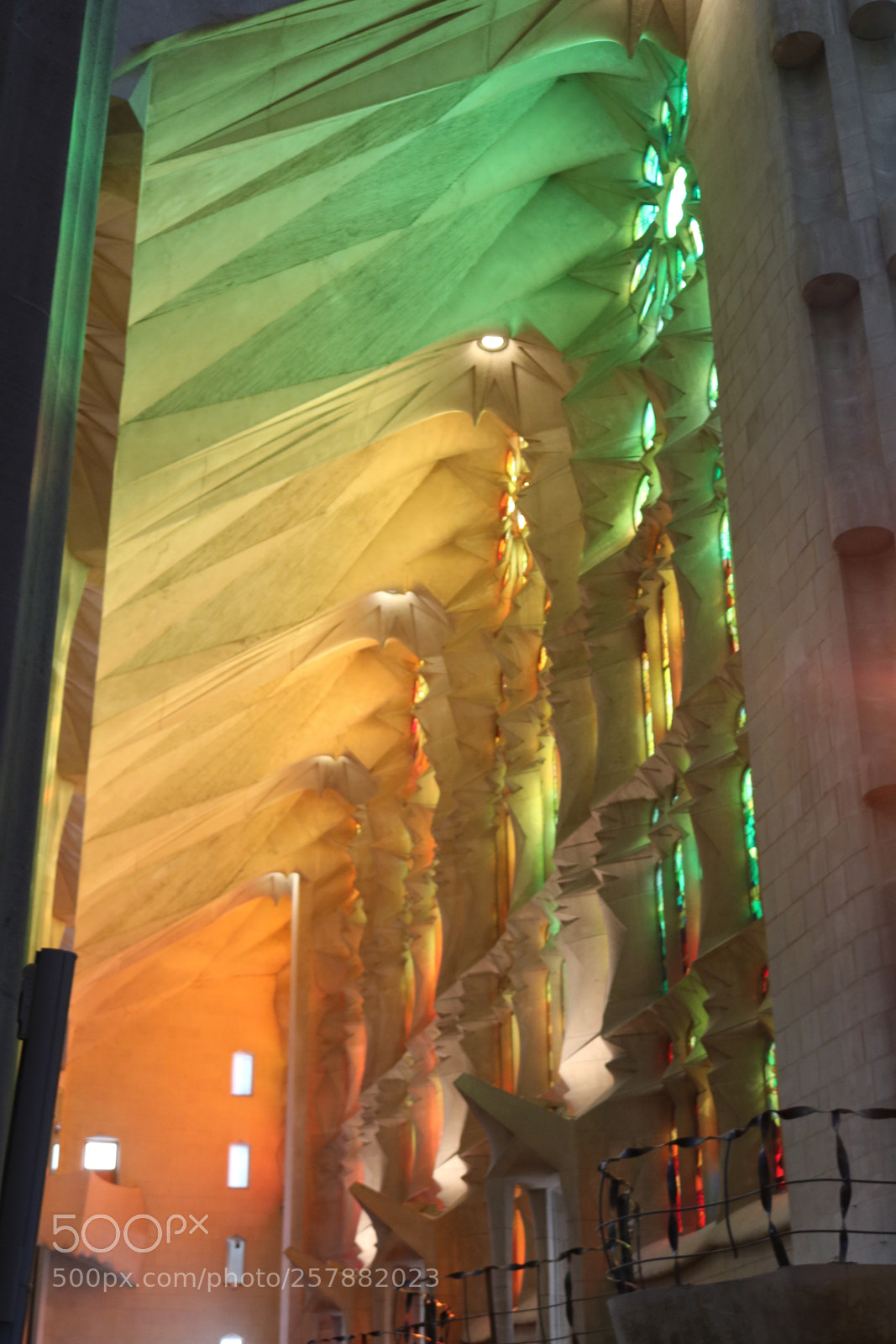 Canon EOS 750D (EOS Rebel T6i / EOS Kiss X8i) sample photo. Interior of sagrada fam photography