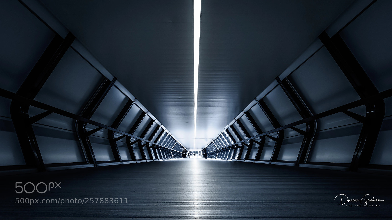 Canon EOS 5D Mark IV sample photo. Crossrail place photography