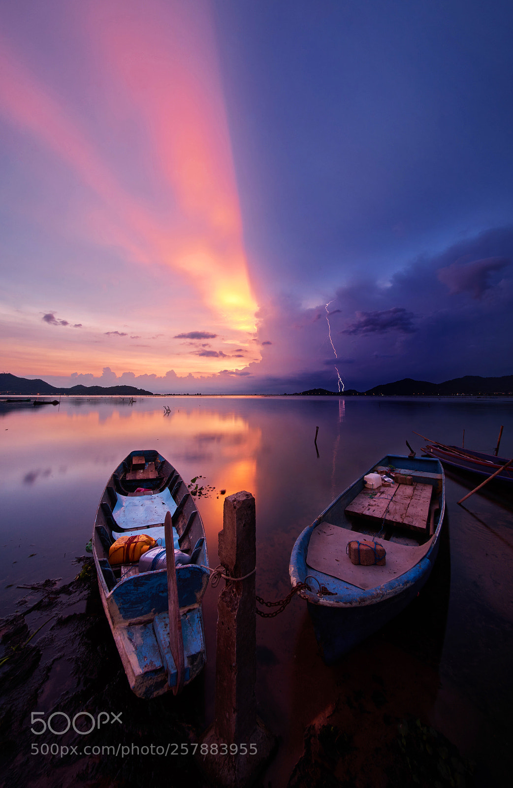 Sony a7 II sample photo. Half red half blue photography