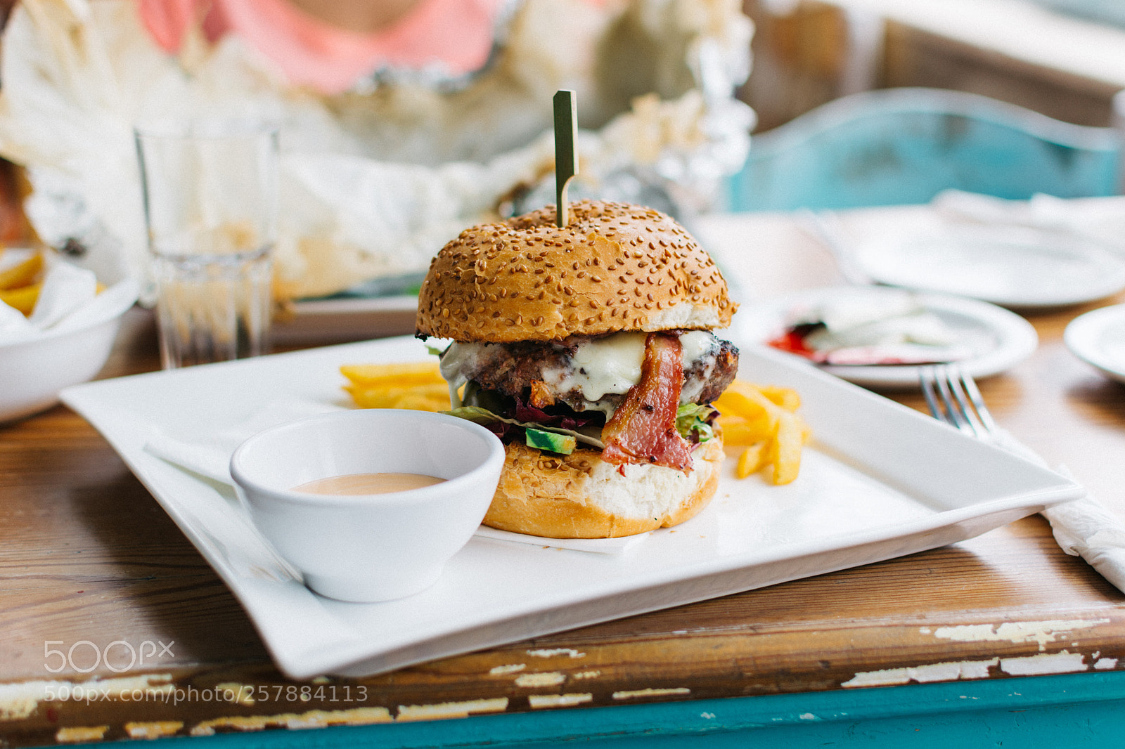 Nikon D5200 sample photo. Juicy burger in vibrant photography