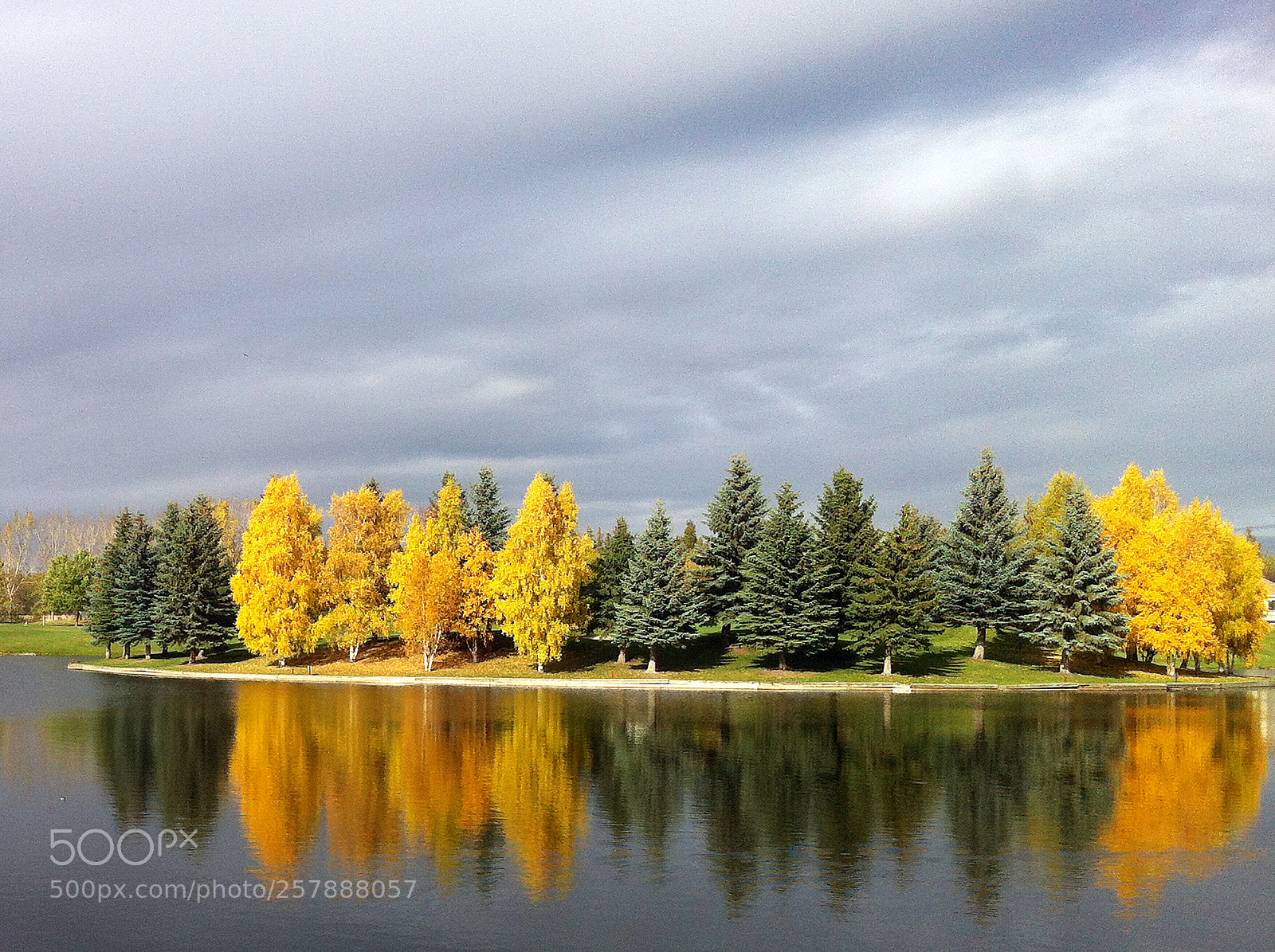 Apple iPhone 4 sample photo. Autumn reflection photography