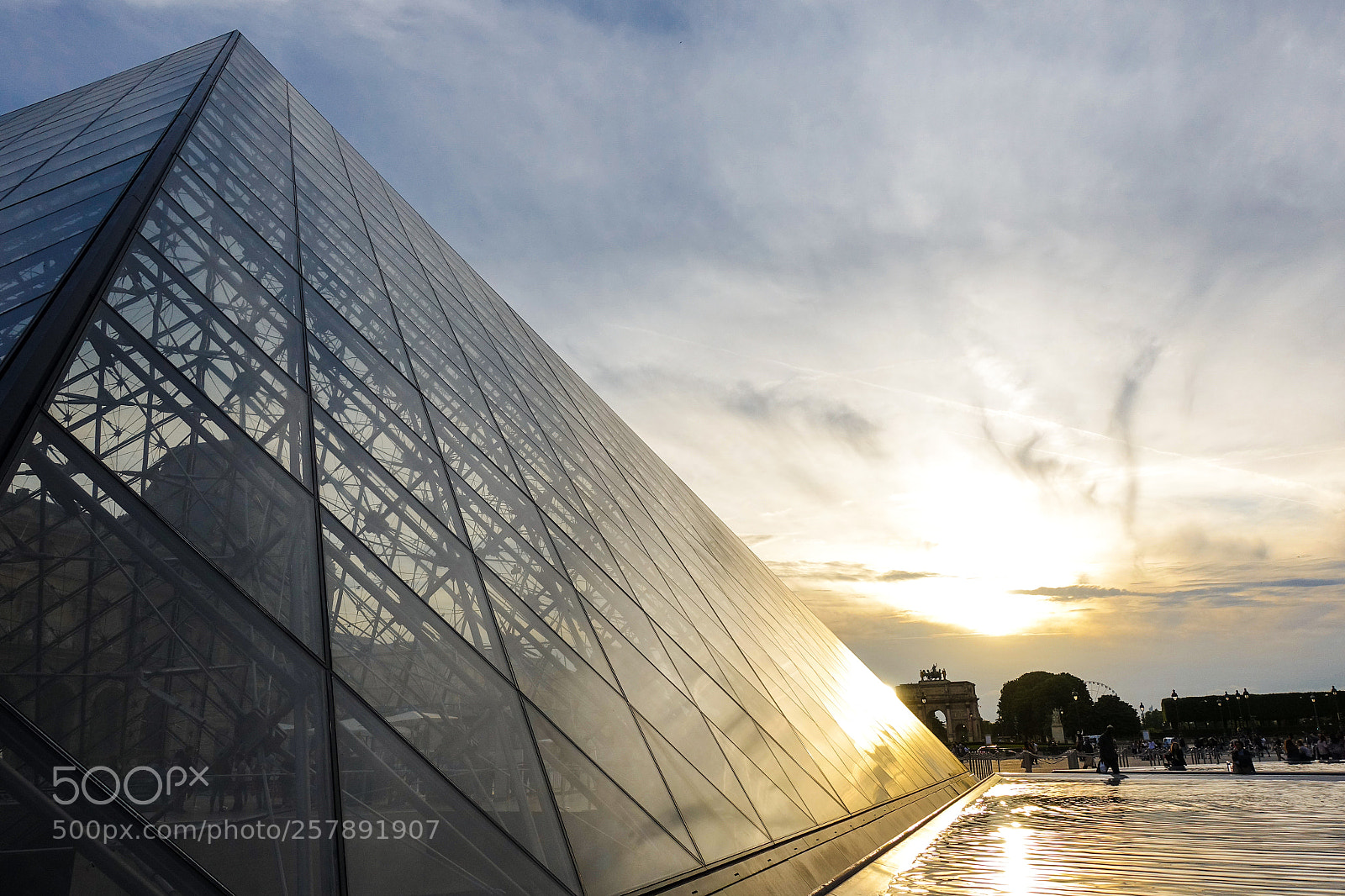 Sony Cyber-shot DSC-RX100 IV sample photo. Louvre photography