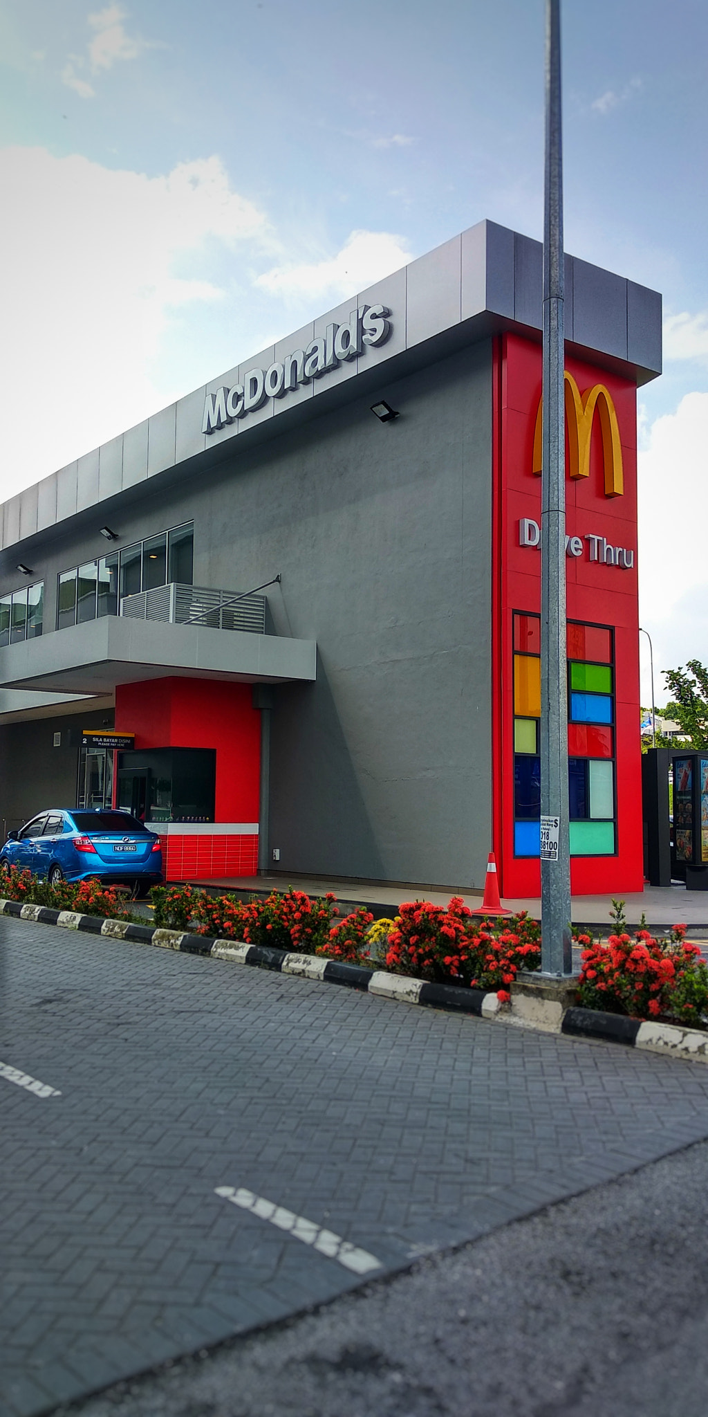 Xiaomi Redmi 5 Plus sample photo. Mcdonalds photography