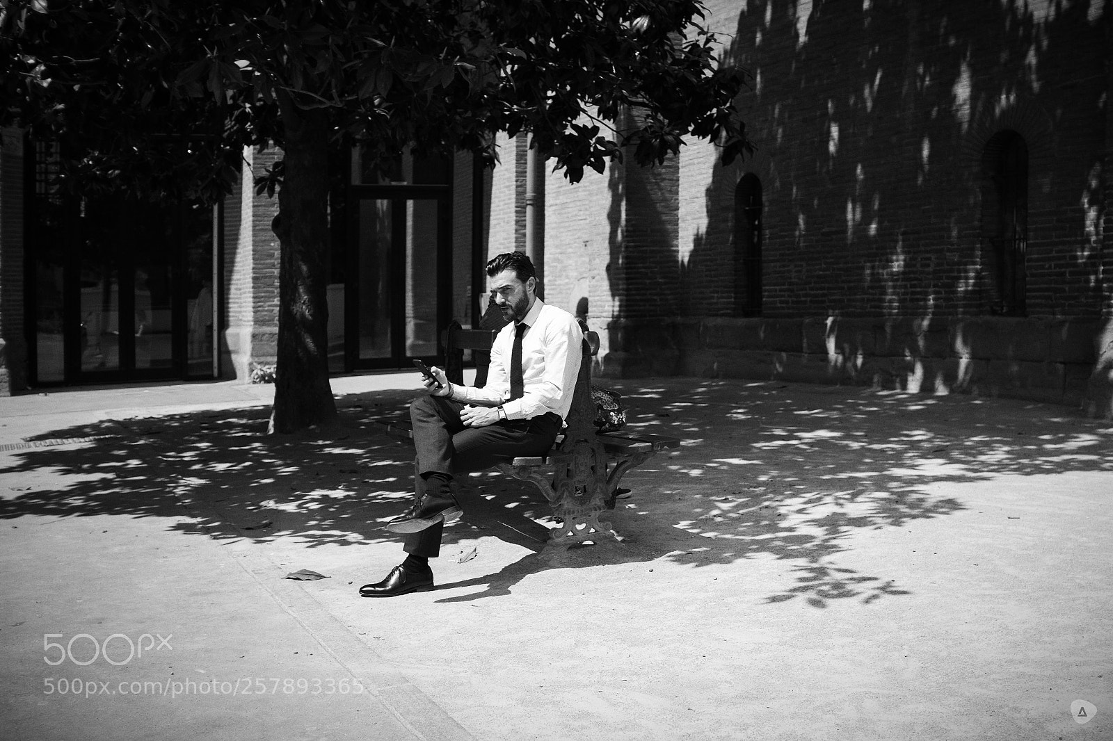 Fujifilm X100F sample photo. Smart business break photography
