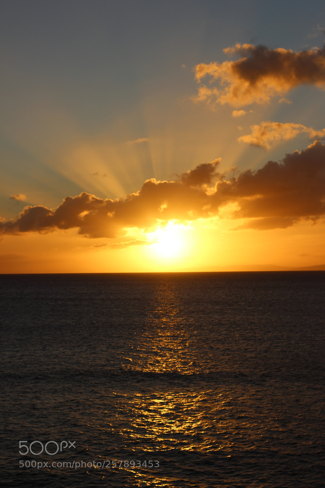 Canon EOS 600D (Rebel EOS T3i / EOS Kiss X5) + Canon EF 50mm F1.8 II sample photo. Sunset in maui photography