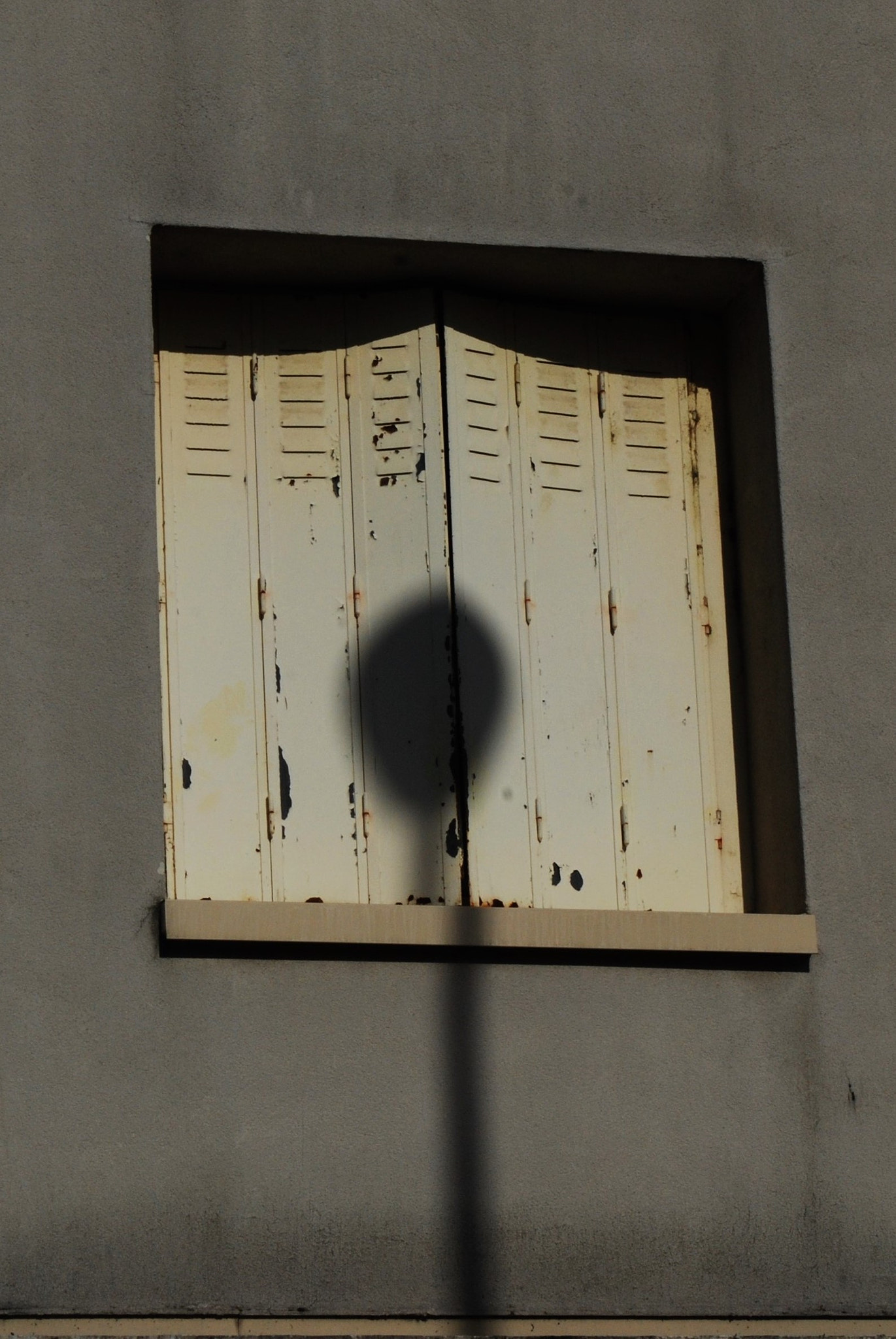 Nikon D60 sample photo. Floor lamp shadow photography