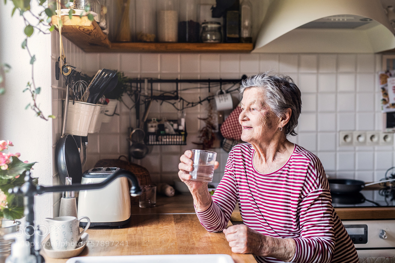 Nikon D5 sample photo. An elderly woman standing photography