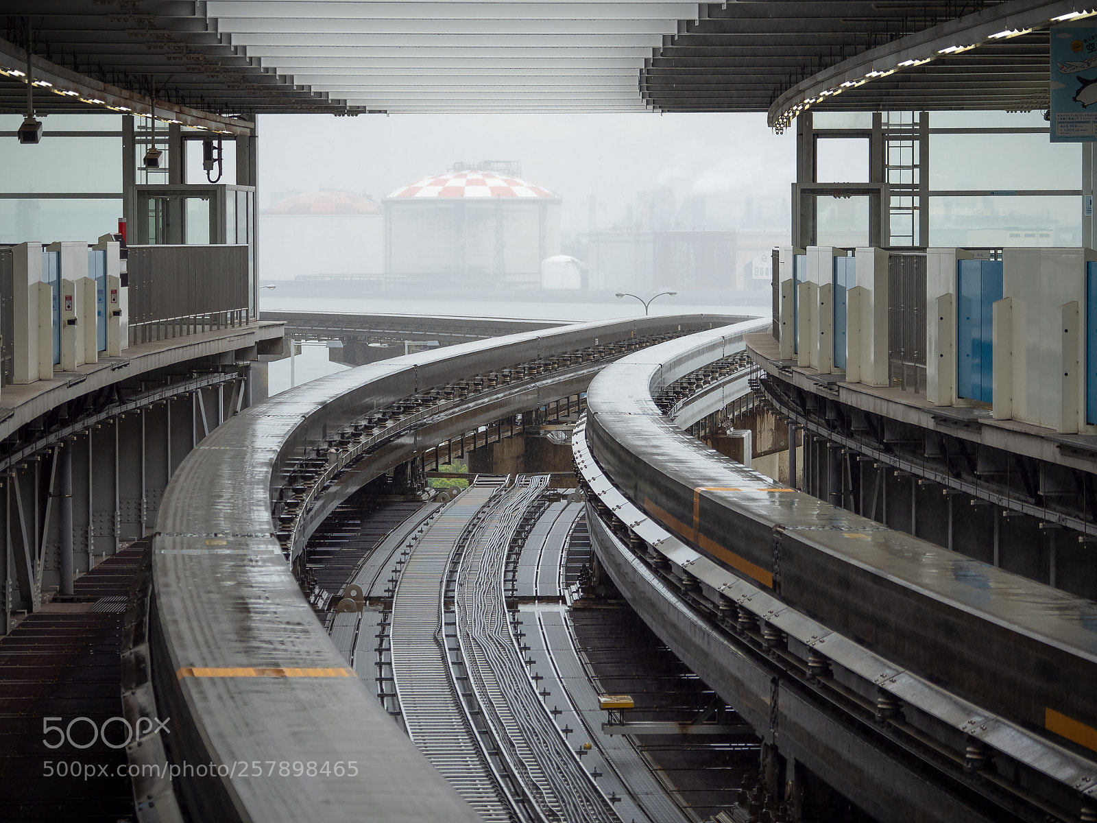 Olympus OM-D E-M5 II sample photo. Monorail haneda airport, tokyo photography