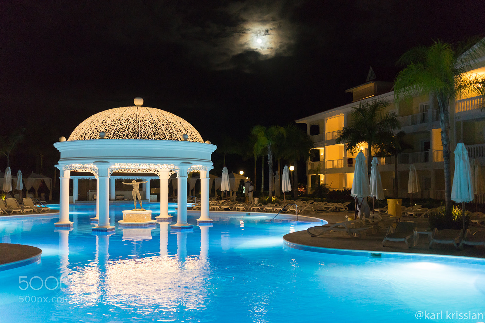 Sony a7 II sample photo. Swimming pool at night photography
