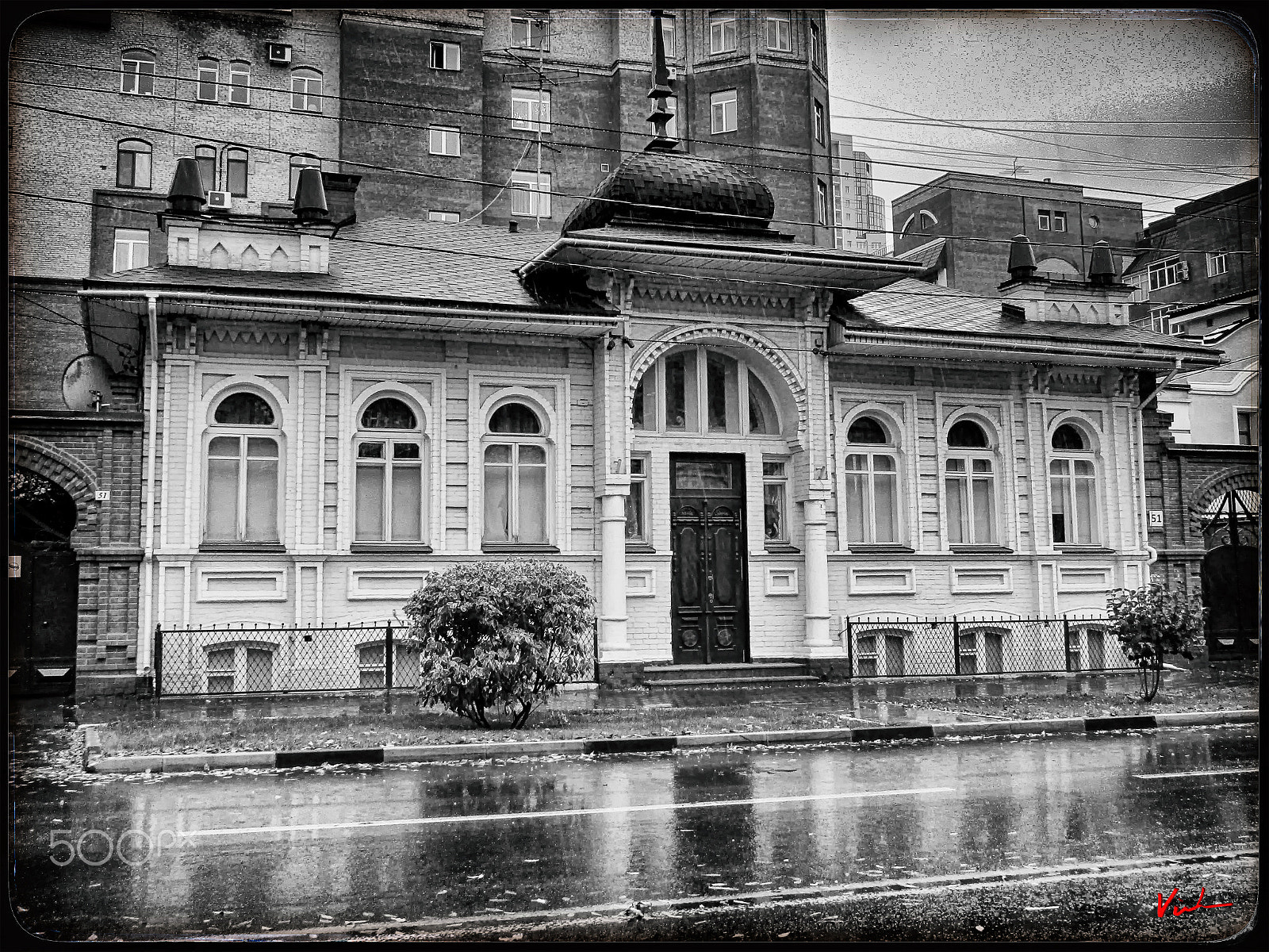 Canon IXUS 185 sample photo. City of samara in black and white photography