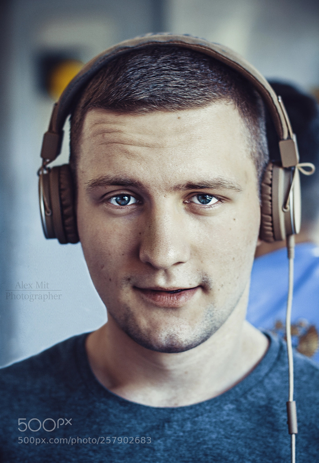 Canon EOS 1000D (EOS Digital Rebel XS / EOS Kiss F) sample photo. Music on the road photography