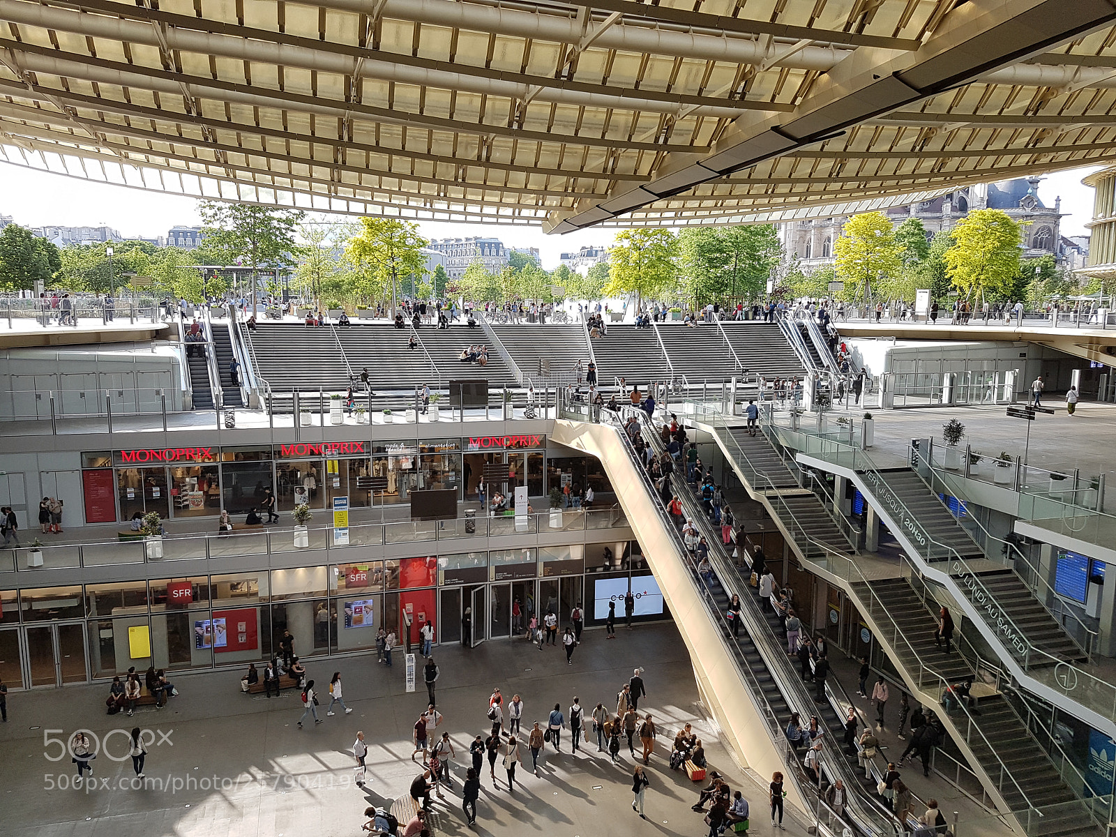 Samsung Galaxy S7 sample photo. Les halles in paris.jpg photography