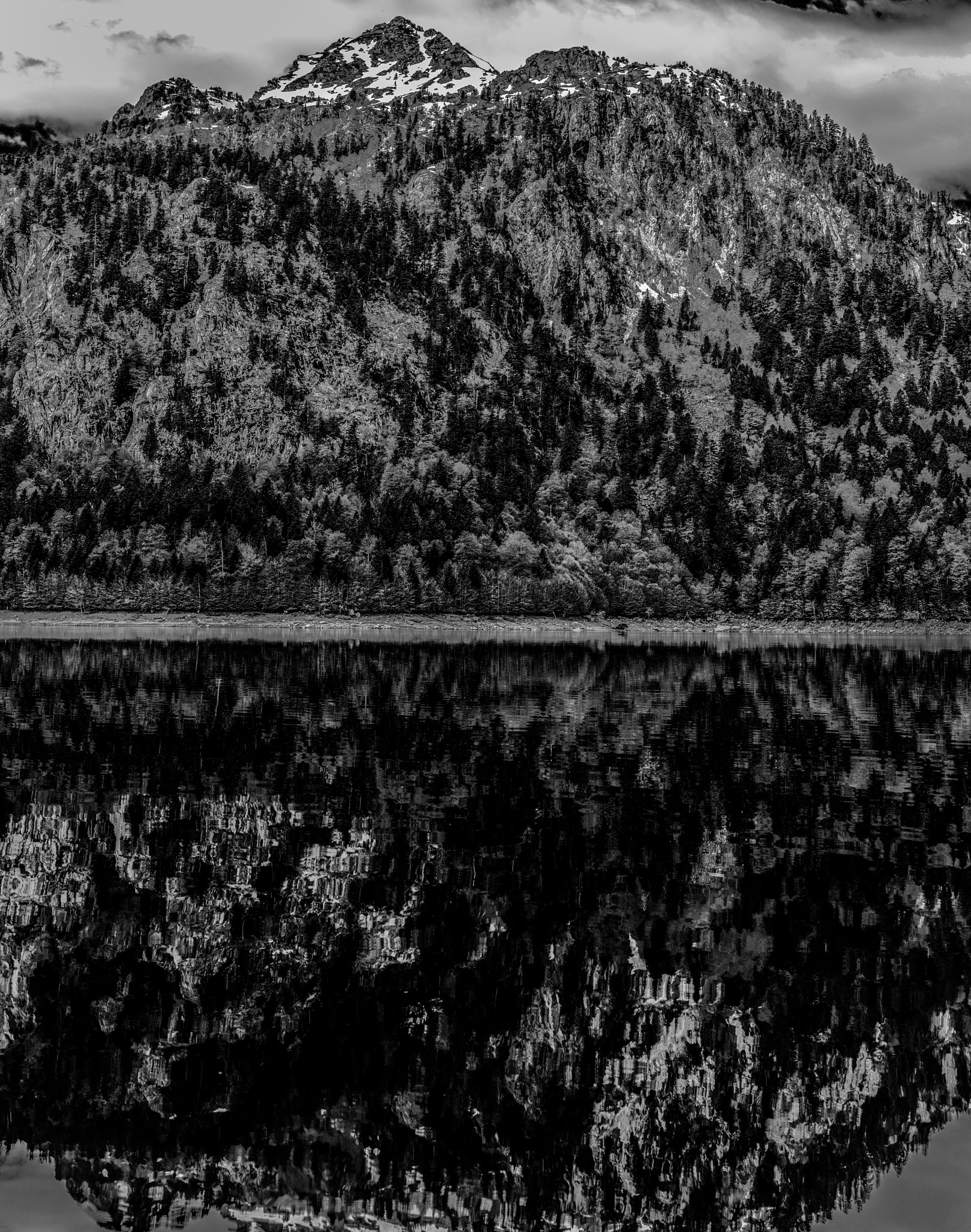 Samsung NX500 sample photo. Vue du lac de bouis artigue nb photography
