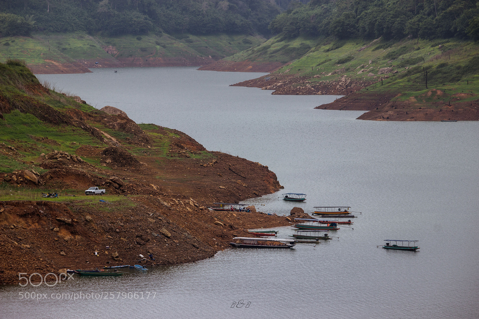 Canon EOS 600D (Rebel EOS T3i / EOS Kiss X5) sample photo. Boats photography