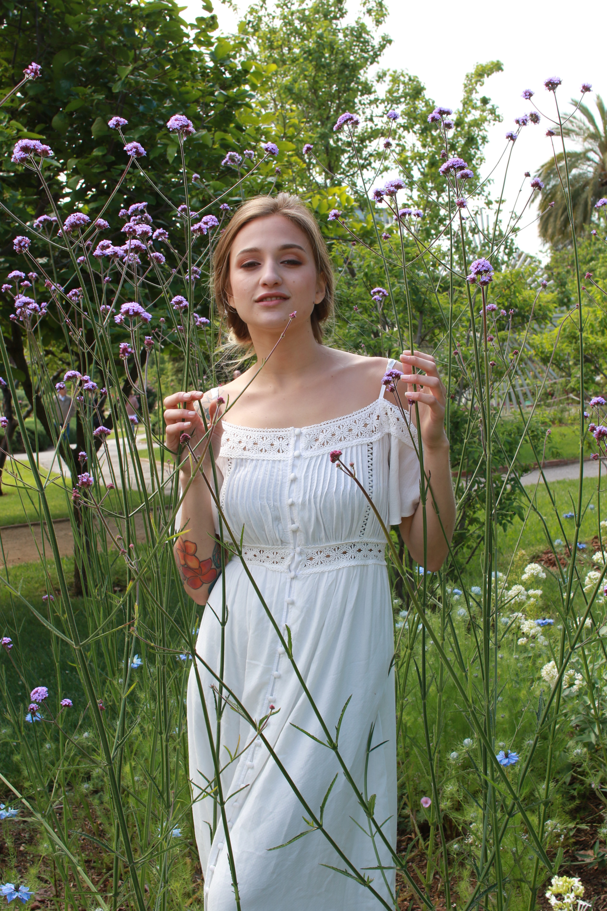 Canon EOS 7D Mark II + Sigma 30mm F1.4 EX DC HSM sample photo. Fiorella in the garden photography