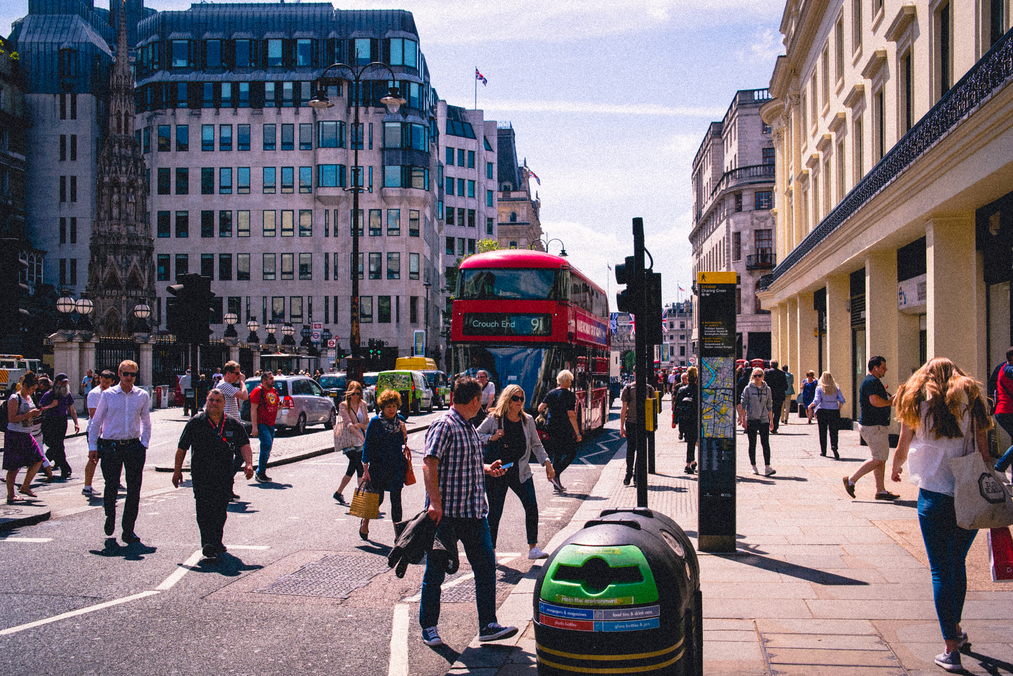 Samsung NX210 sample photo. Green light @ charring cross photography