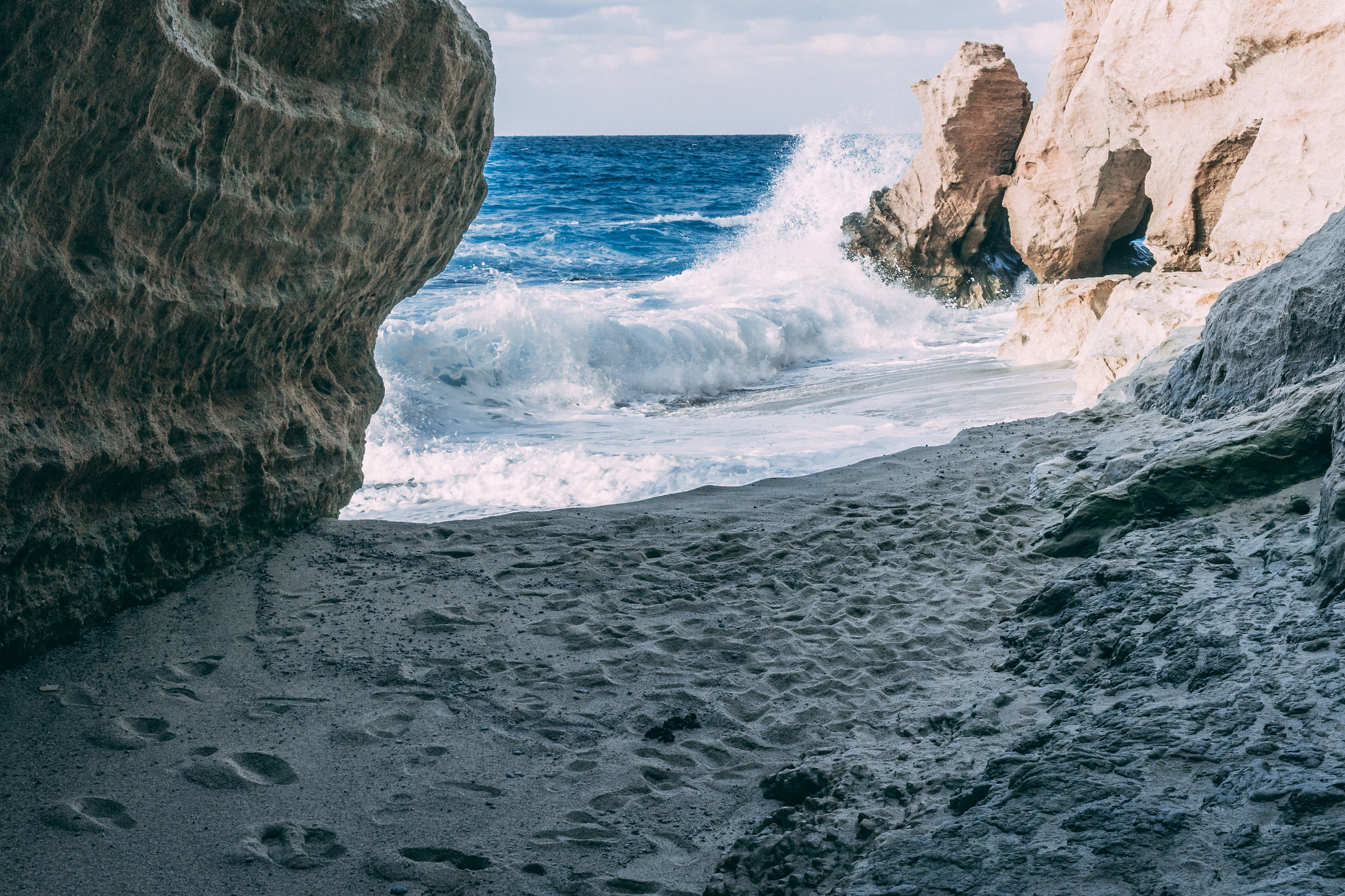 Nikon 1 J5 sample photo. Tunnel view photography